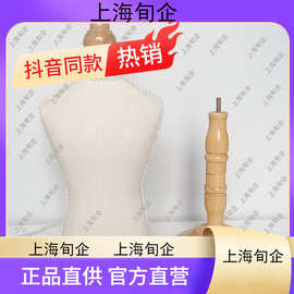 上海女模特與寵物衣架 時(shí)尚、溫情與創(chuàng)意的交織